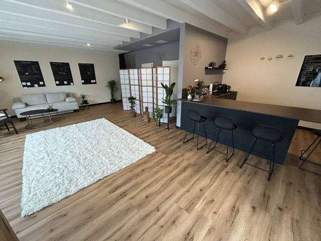 SATYA 91 – Lounge mit Theke